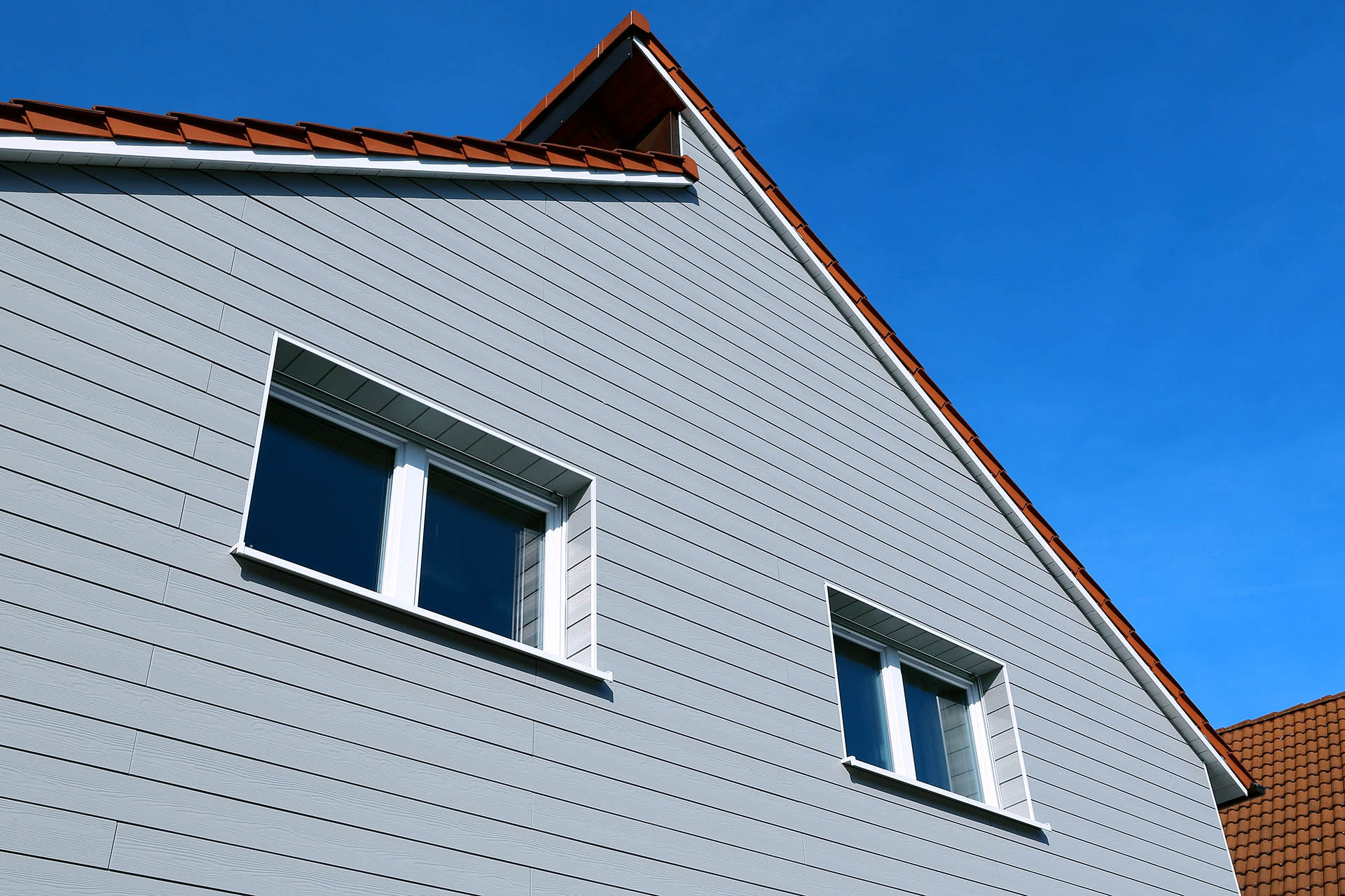Residential home with composite cladding facade insulation - composites alternatives