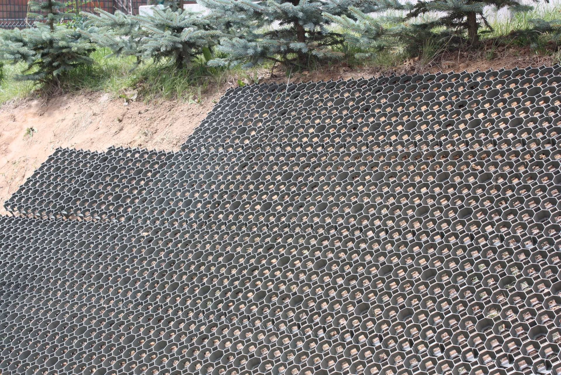 elite-grass-grid-composite-alternative-ground-reinforcement-stabilisation-installation