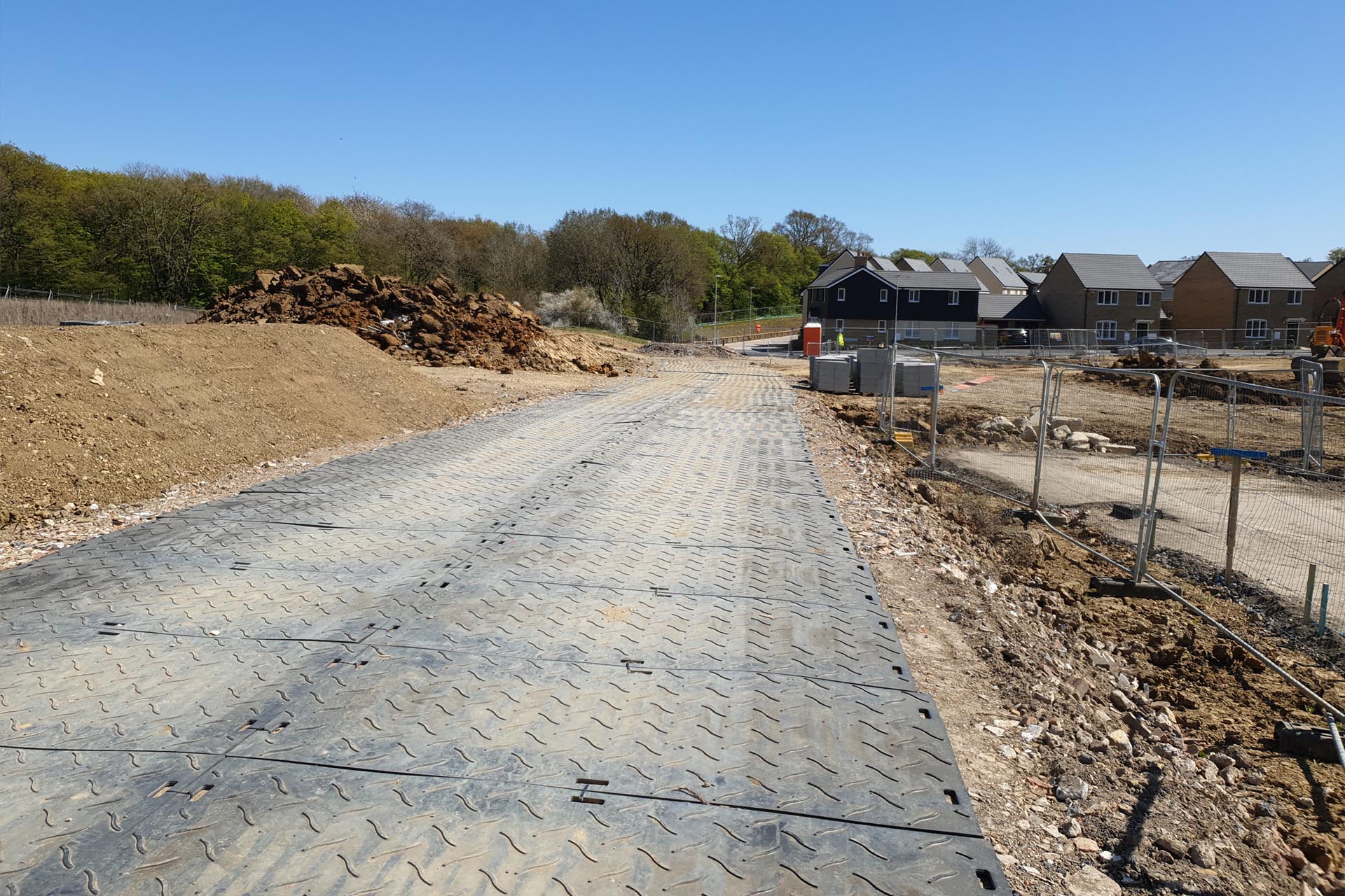 eurotrak-hd-access-mat-ground-protection-temporary-access-housing-development-project-spoilboard