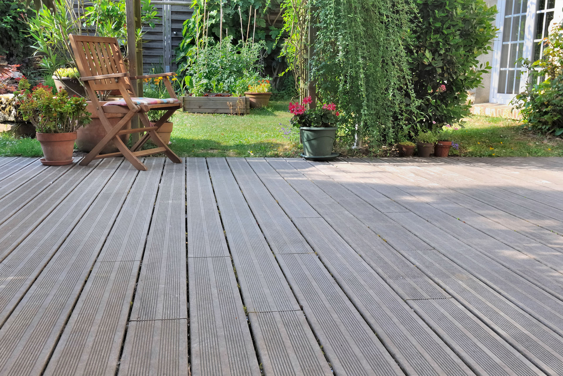 timber-decking-wooden-deck-boards-natural-grey-garden-patio